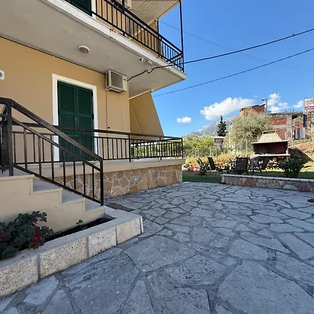 Venias Place アパート ニドリ