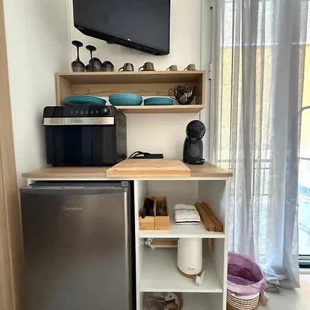 Venias Place アパート ニドリ